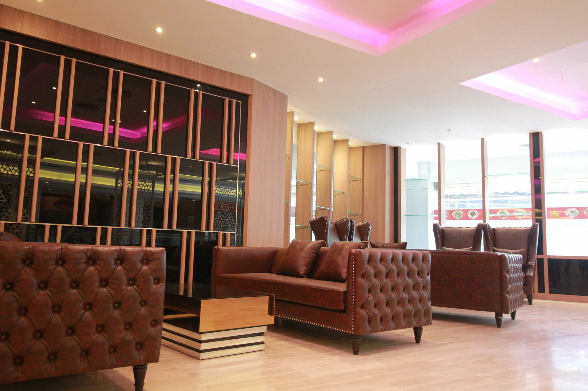 Grand 5 & Plaza Sukhumvit Hotel 4*