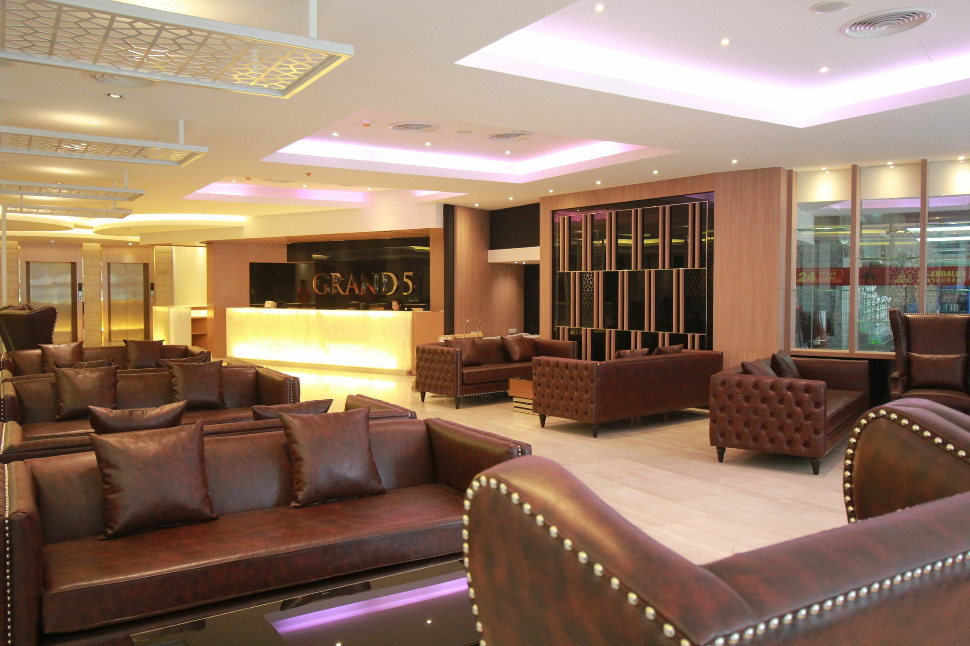 Grand 5 & Plaza Sukhumvit Hotel 4*
