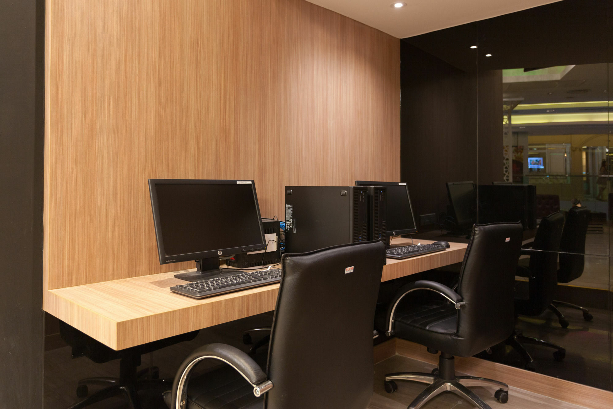 Grand 5 & Plaza Sukhumvit Hotel 4*