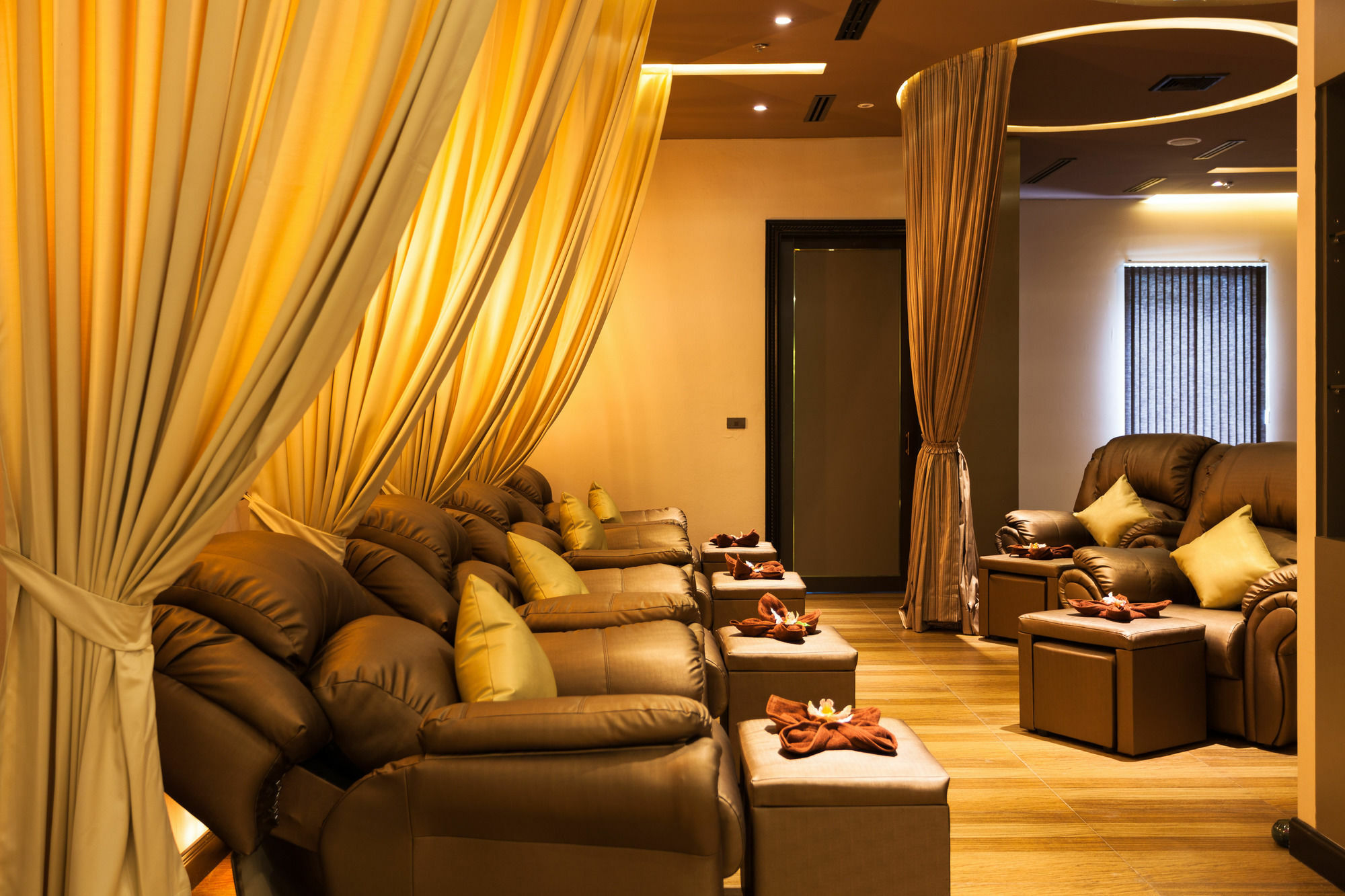 Grand 5 & Plaza Sukhumvit Hotel 4*