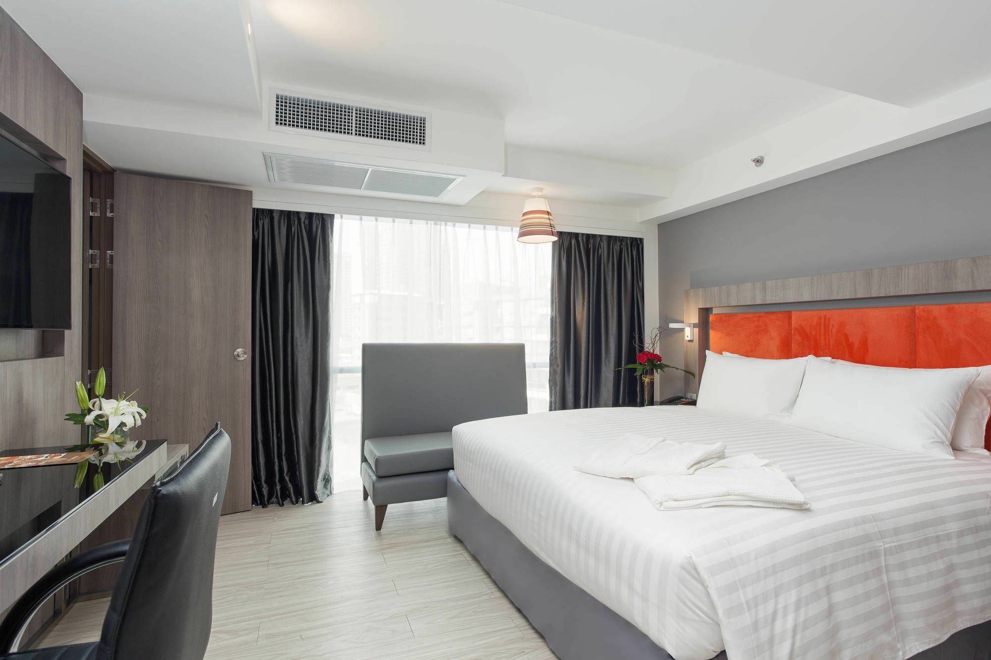 Grand 5 & Plaza Sukhumvit Hotel 4*
