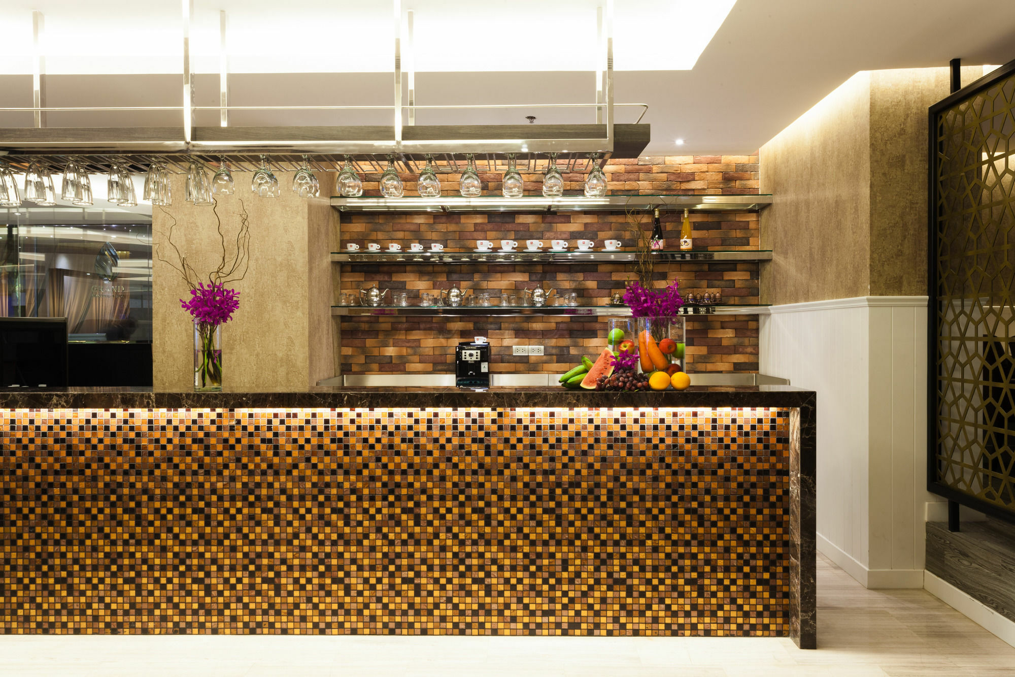 Grand 5 & Plaza Sukhumvit 4*
