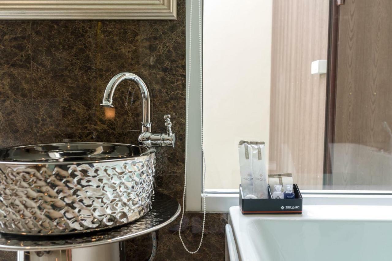 Resor The Valen Bangkok