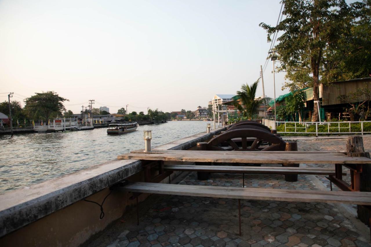 Penginapan Waterside *