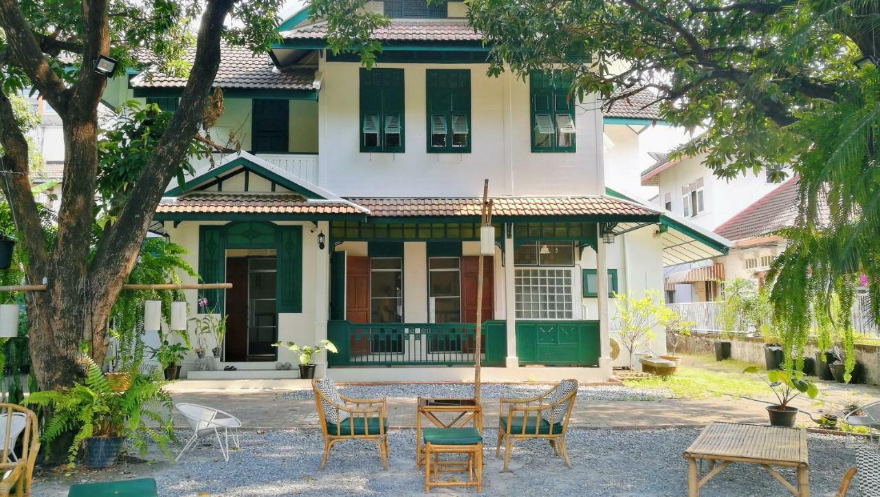 Guest house 24 Samsen Heritage House