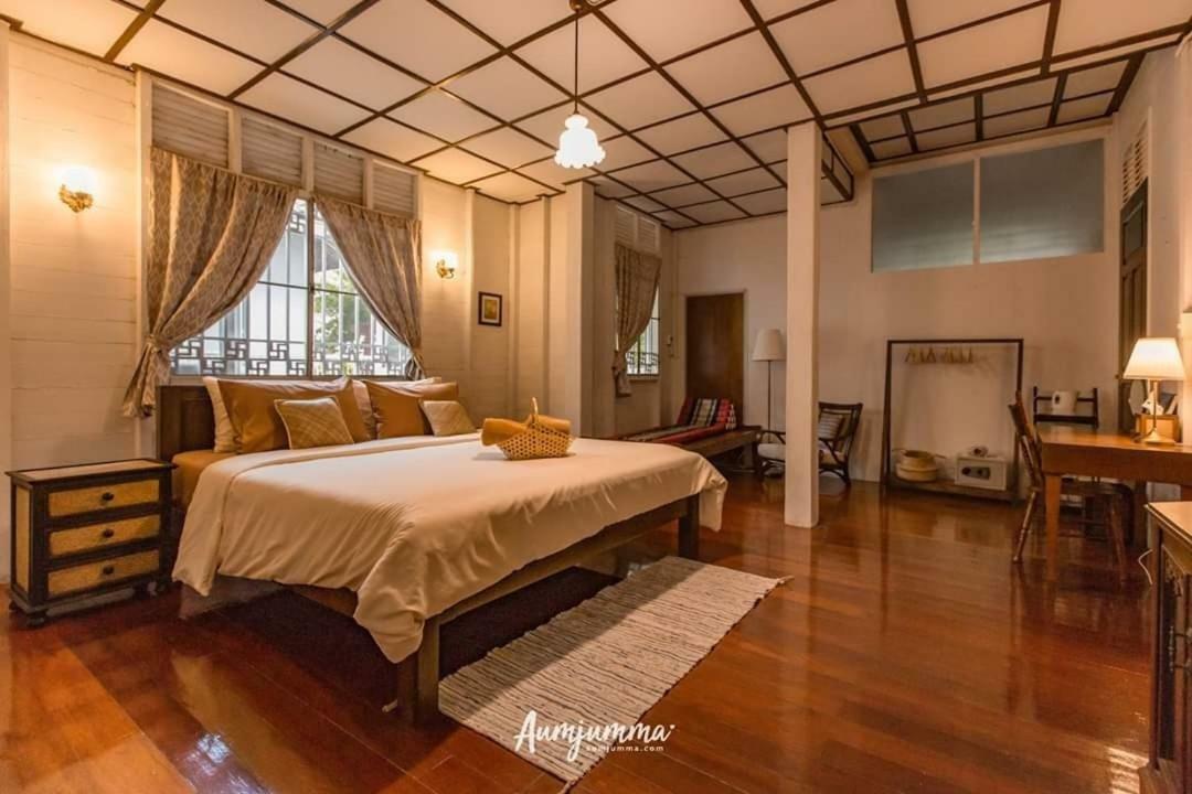 24 Samsen Heritage House Guest house *