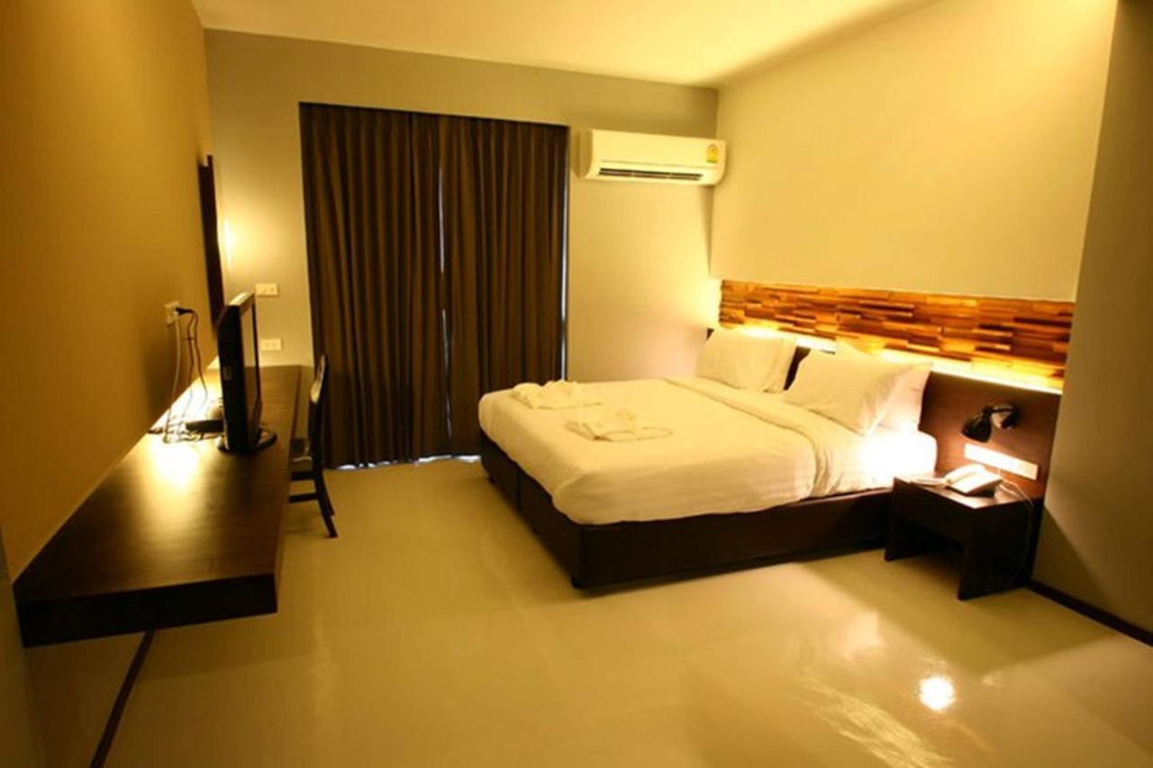 At One Hualampong Hotel 3*