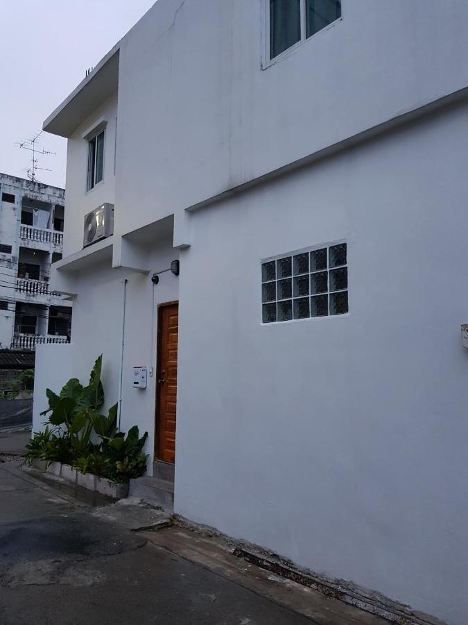 Sam's Place *