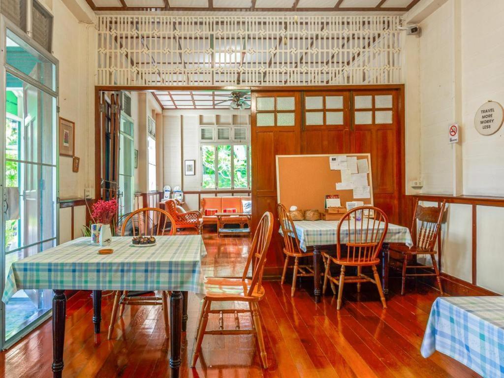 24 Samsen Heritage House Bangkok