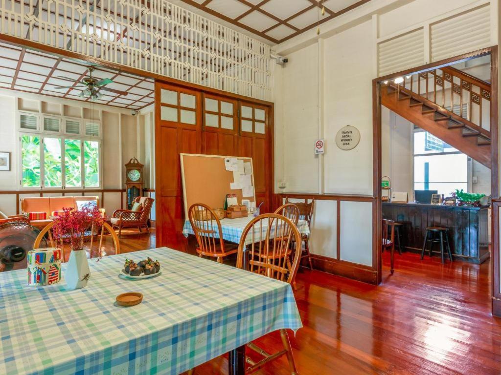 24 Samsen Heritage House Guest house