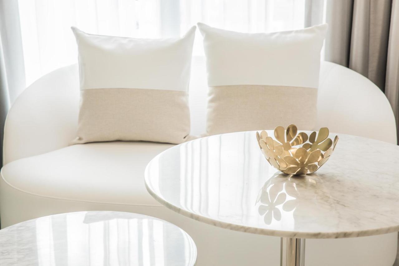 Hyde Sukhumvit 11 Floor 2 Apartment *