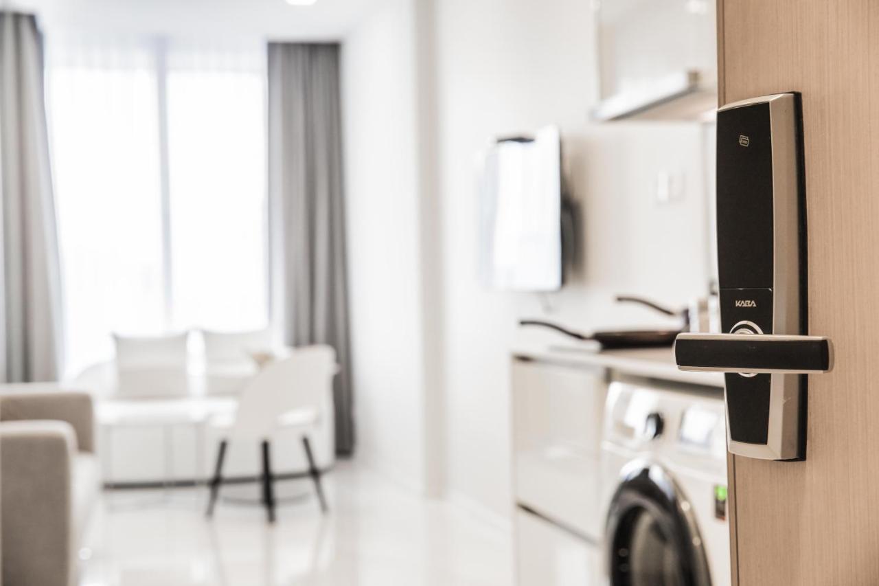 Hyde Sukhumvit 11 Floor 2 Apartment *
