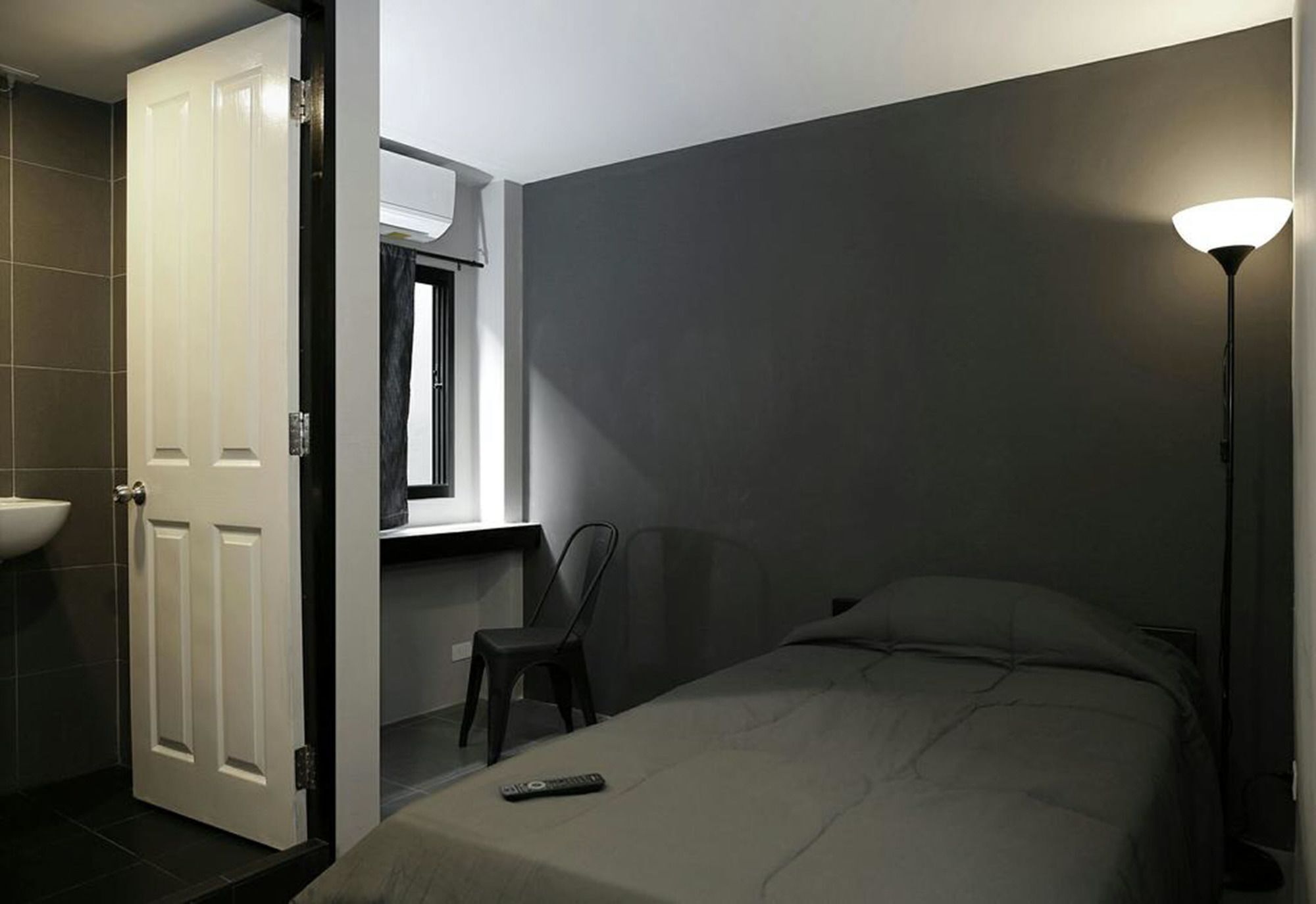 Greyscale Short & Long Hotel