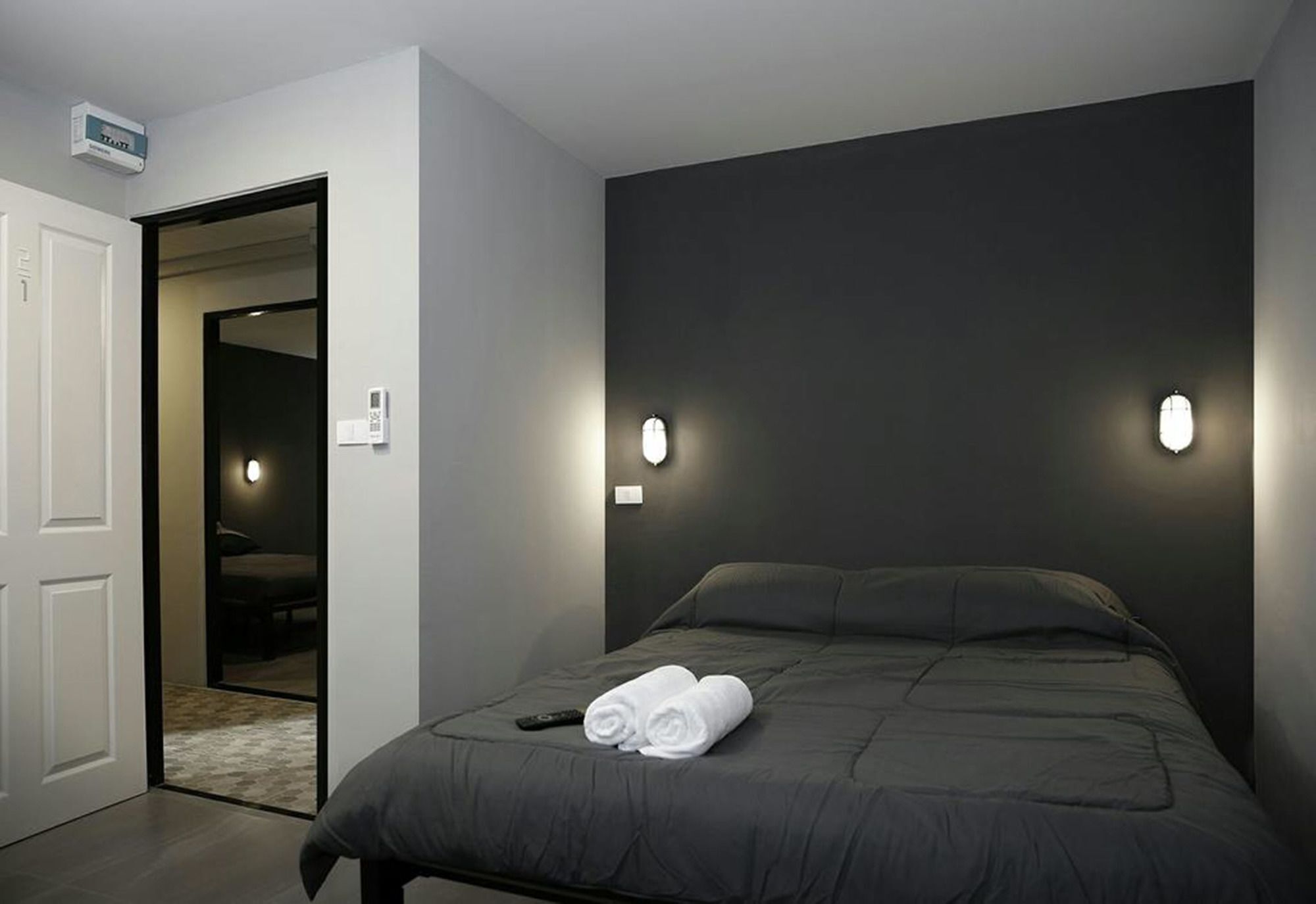 Hotel Greyscale Short & Long 2*