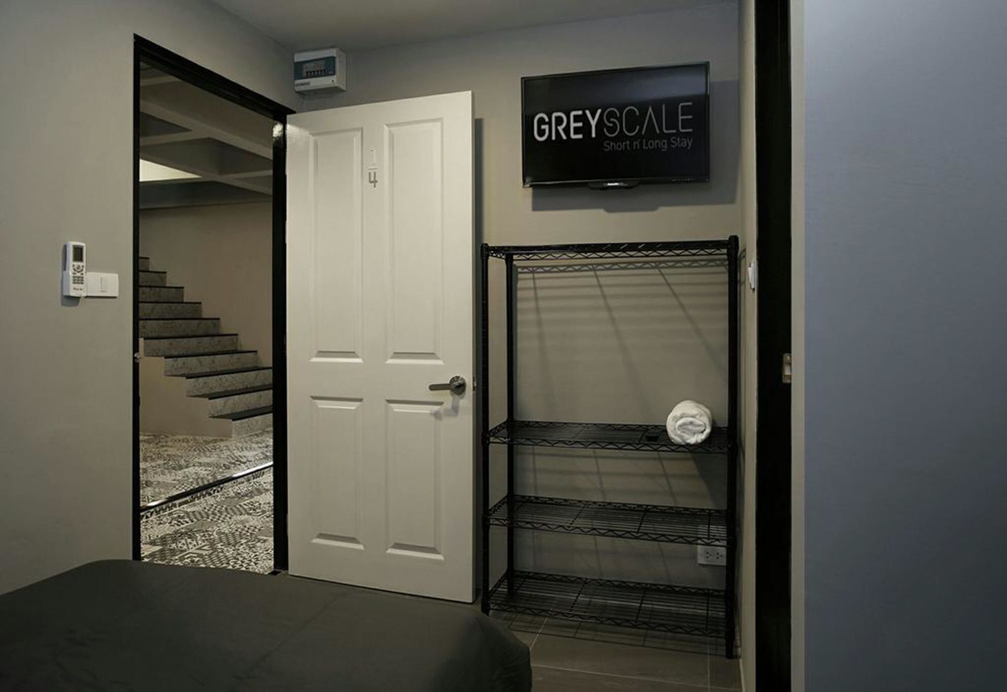 Greyscale Short & Long Hotel 2*