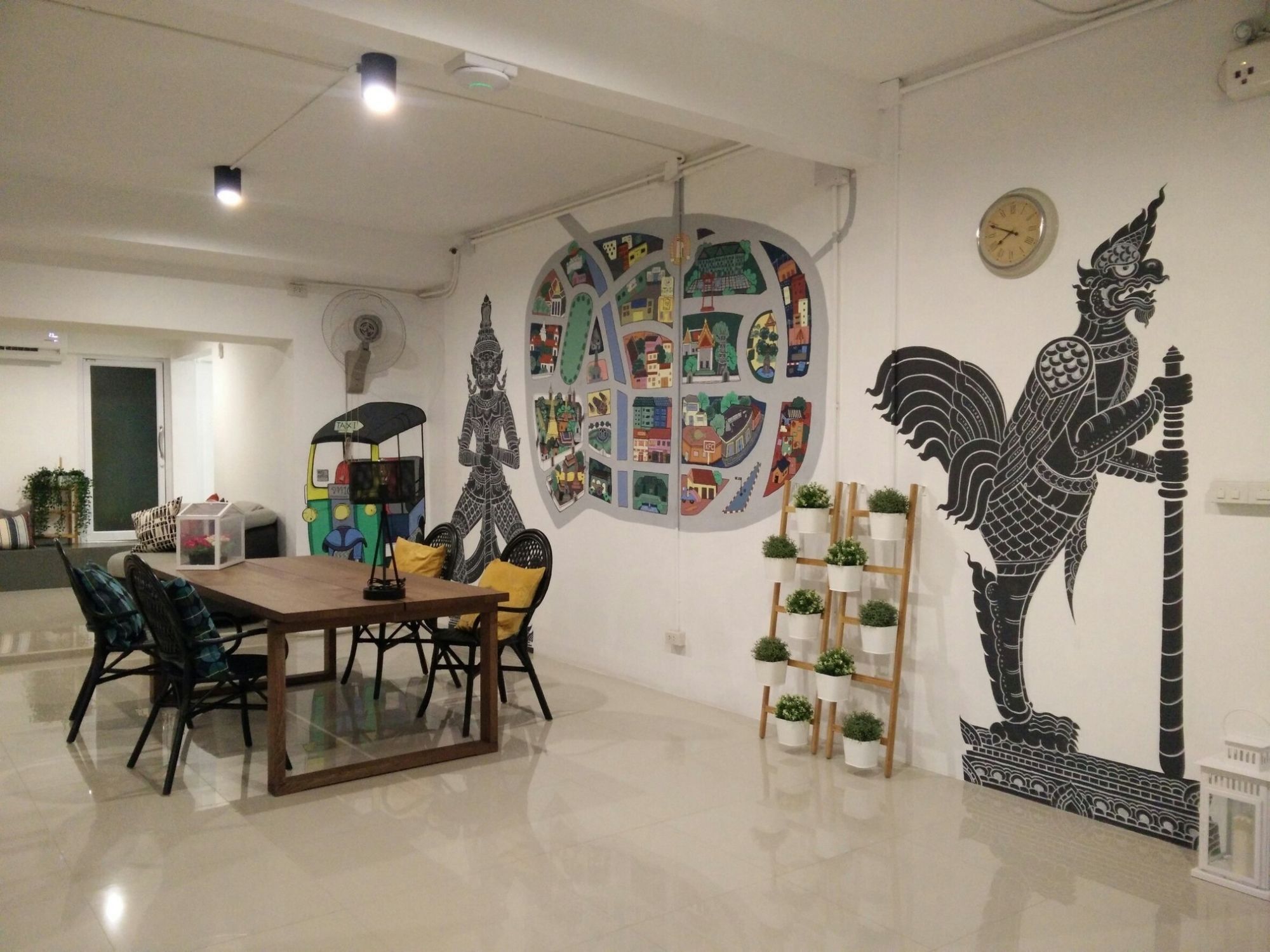 Khách sạn The Art 2*