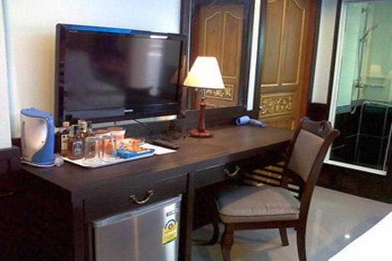 Gusto Pratunam Khách sạn 4*