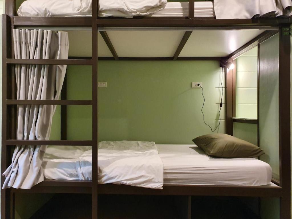 Hostel Rabbitat *