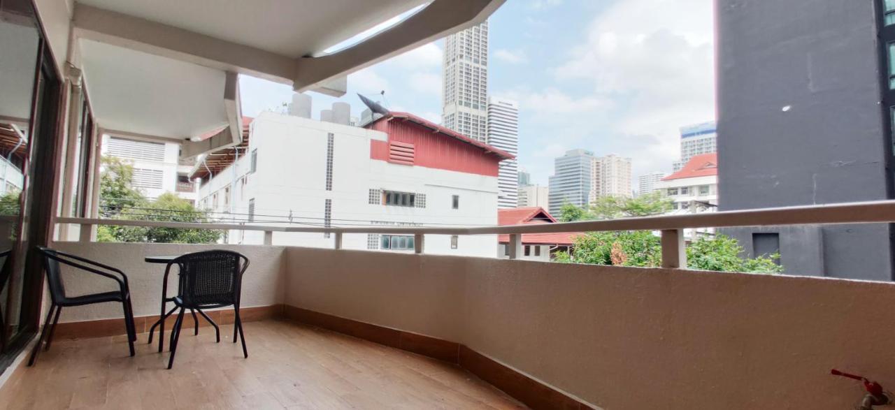 Rishi Court Apartment *