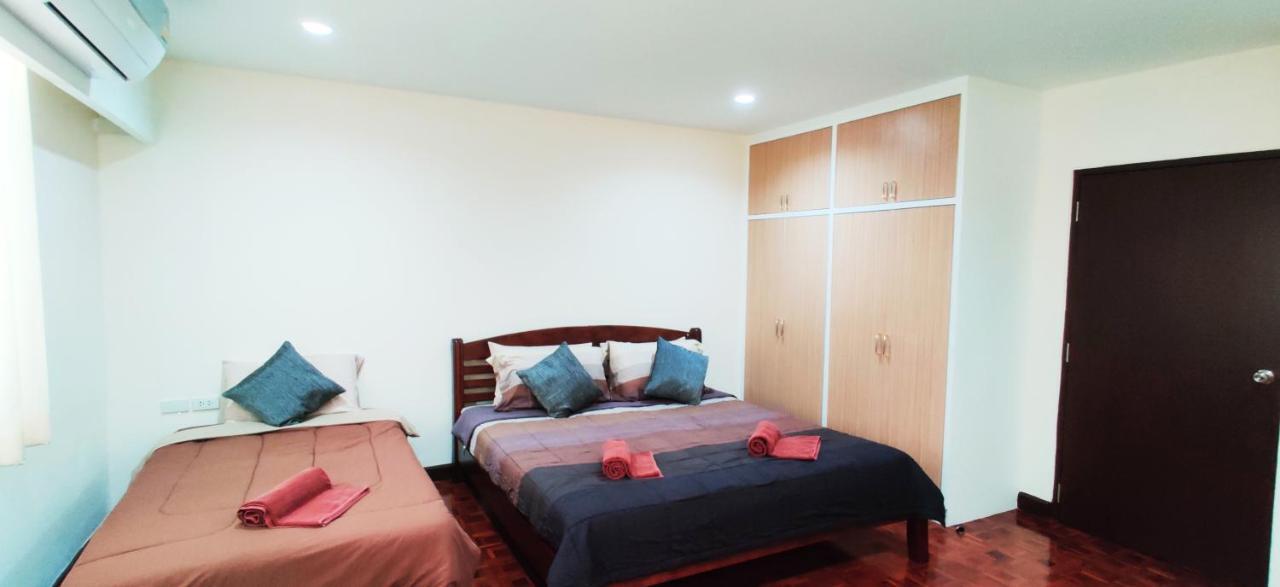 Rishi Court Apartment *