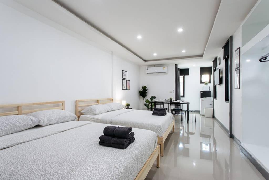 P4 Silom Large 2beds Full Kitchen Wifi 4-6pax Apartment *