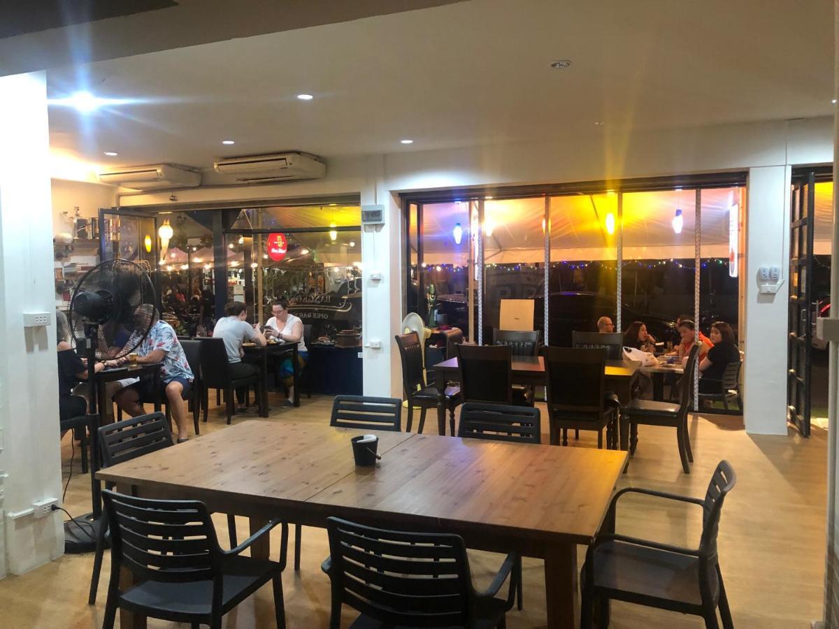Glad Bar & Restaurant Hostel