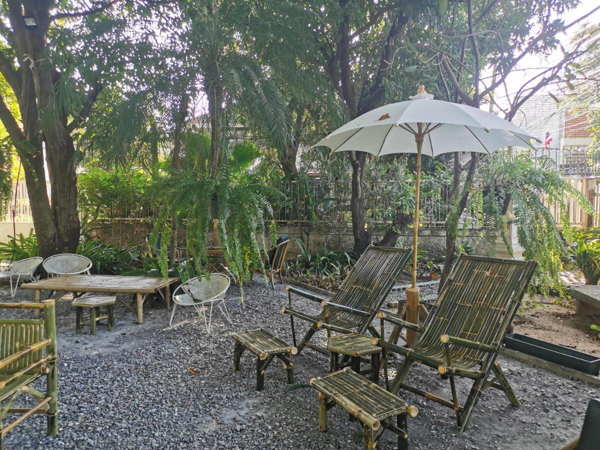 Guest house 24 Samsen Heritage House *