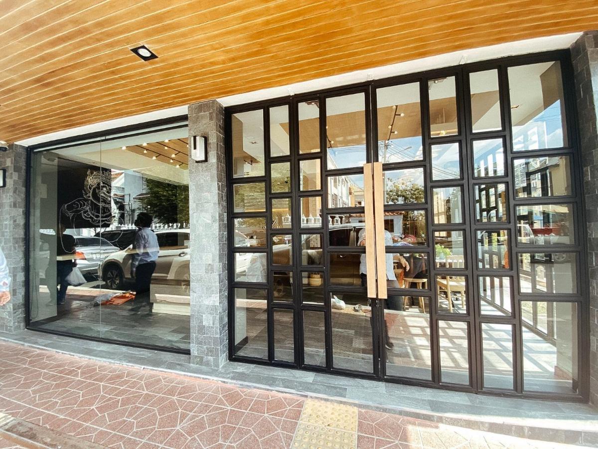 Yakthai Poshtel Asrama Bangkok