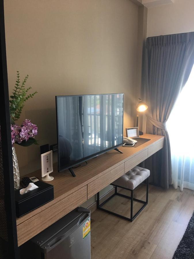Tree​ For​ Rest​ Poshtel Asrama