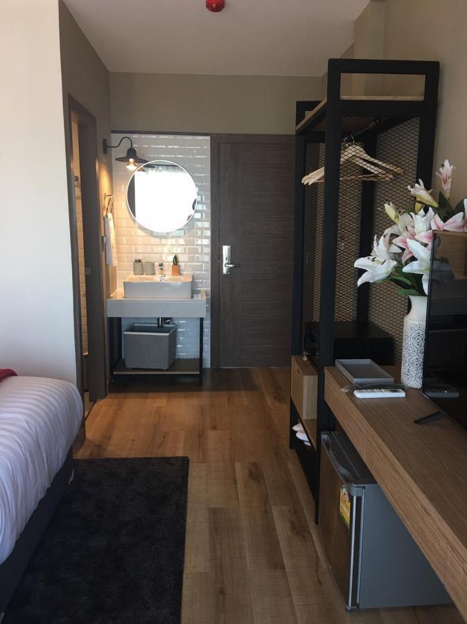 Tree​ For​ Rest​ Poshtel Asrama