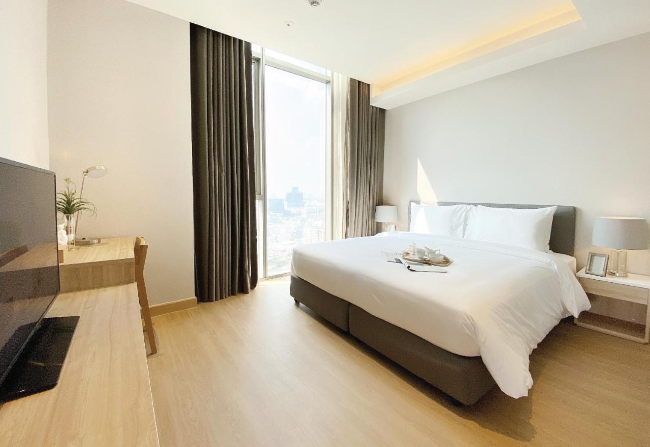 Khách sạn Oakwood 5*