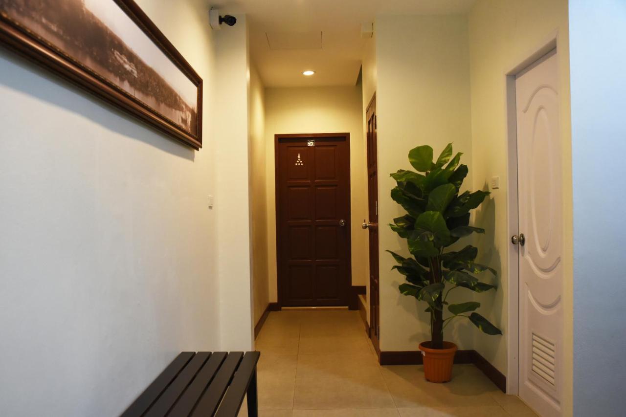 Chaiwat Hostel *