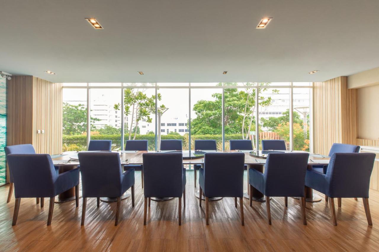 Centara Life Government Complex & Convention Centre Chaeng Watthana 4*
