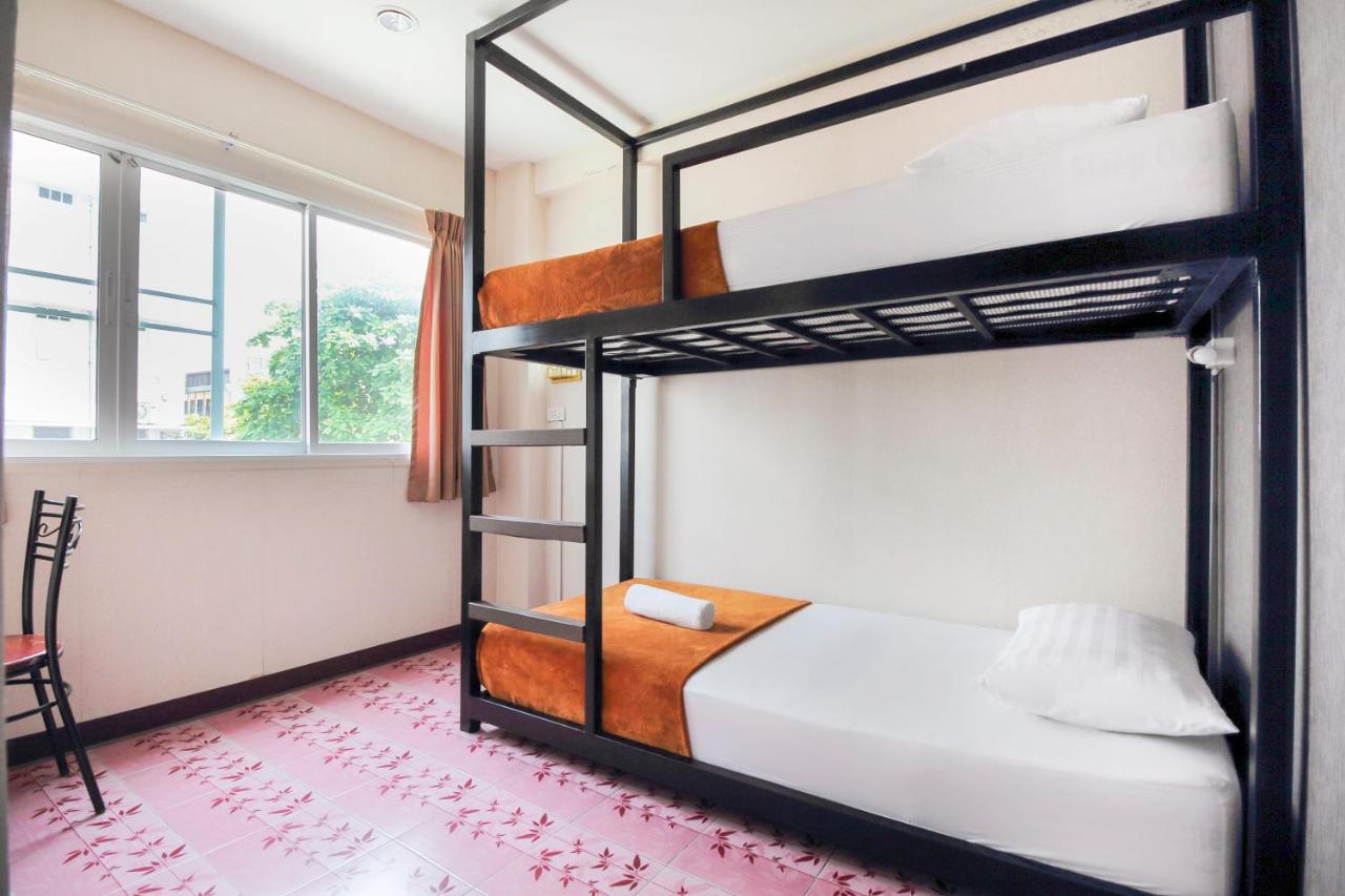 Khách sạn Oyo 537 Na Banglampoo