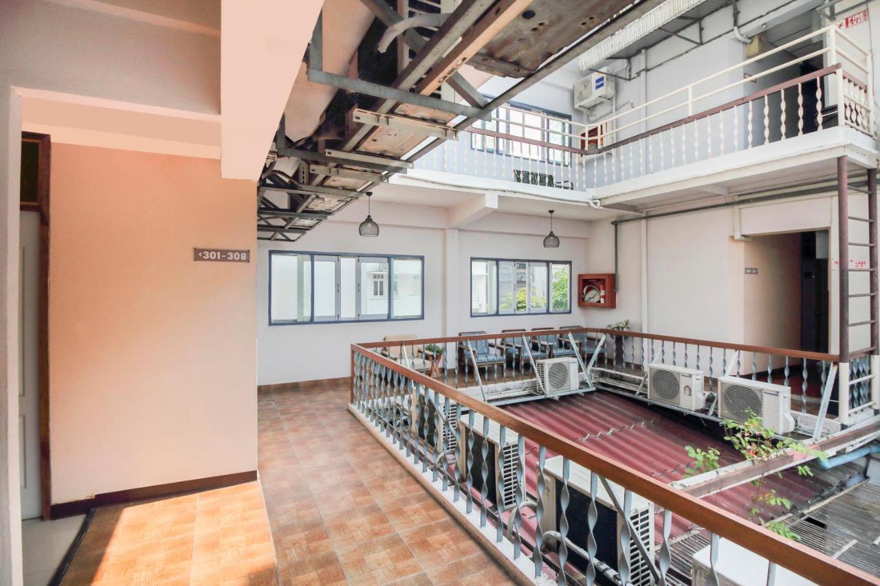 Khách sạn Oyo 537 Na Banglampoo 3*
