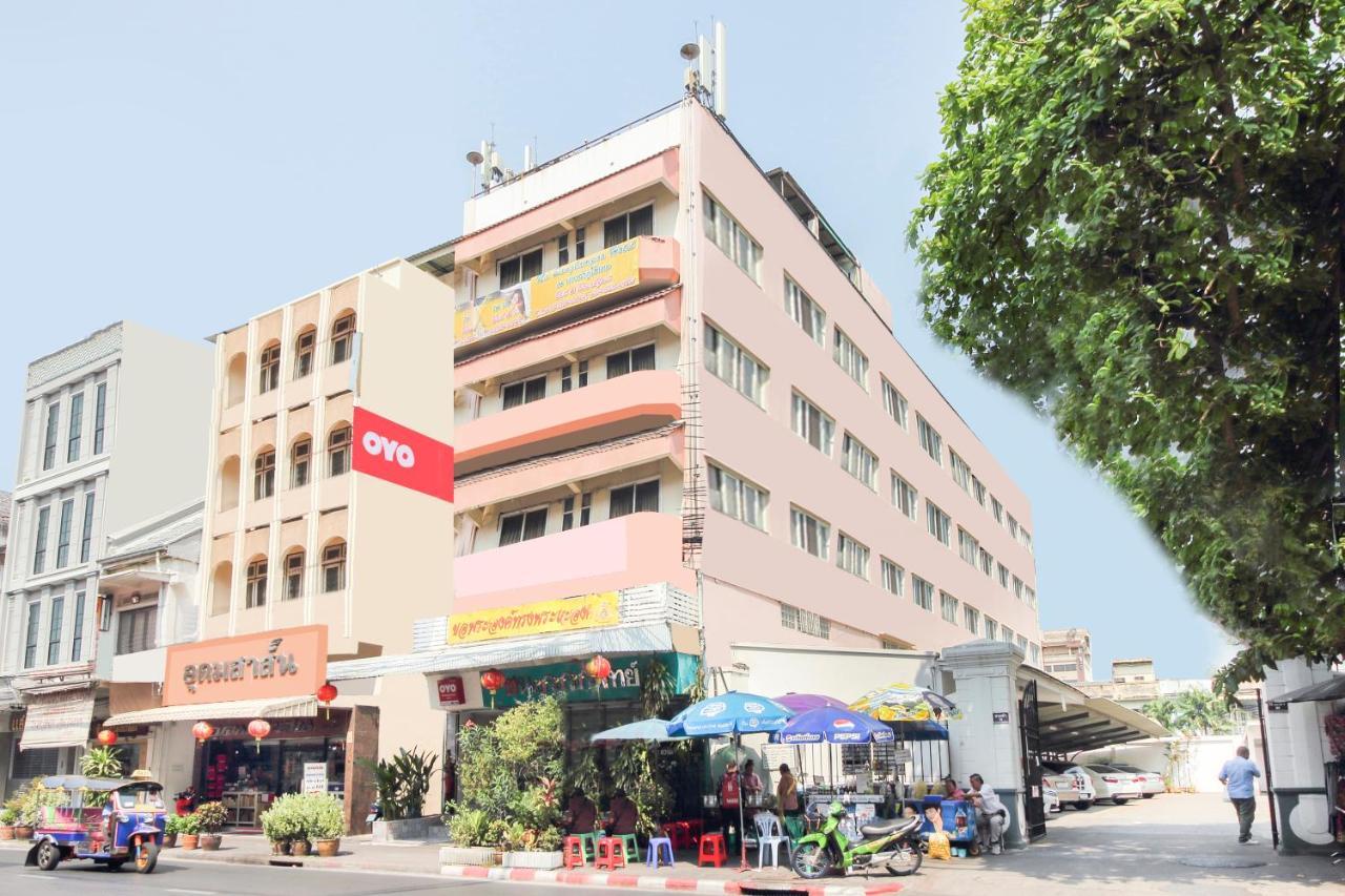 Khách sạn Oyo 537 Na Banglampoo 3*