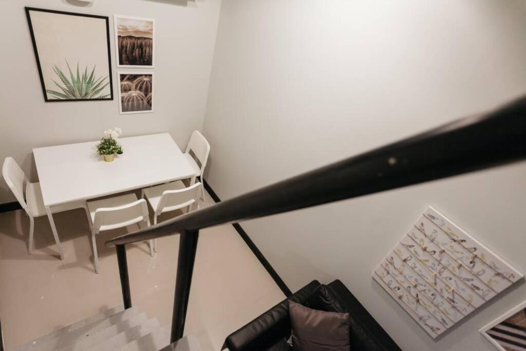 S1 Large Duplex Silom 3 Beds, Full Kitchen Wifi Apartment *