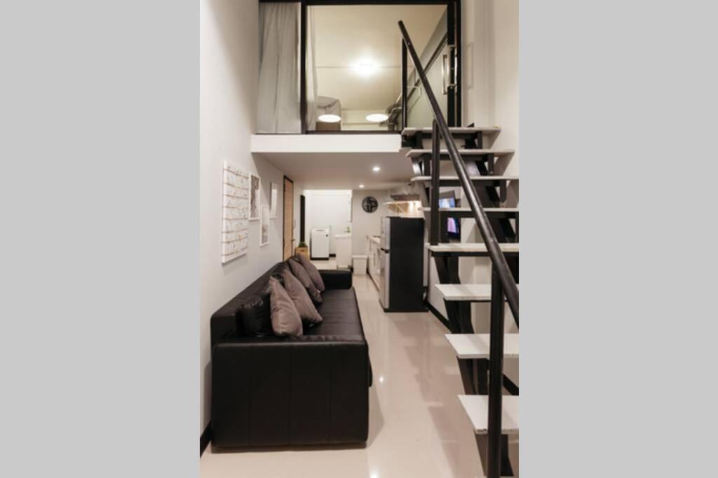 S1 Large Duplex Silom 3 Beds, Full Kitchen Wifi Apartment *