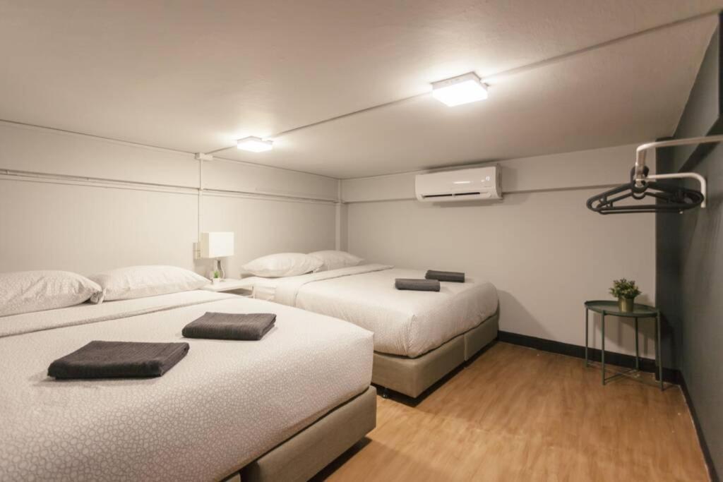Apartment S1 Large Duplex Silom 3 Beds, Full Kitchen Wifi Bangkok