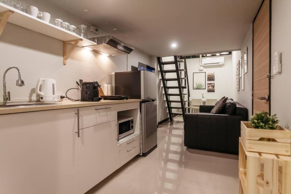 Apartment S1 Large Duplex Silom 3 Beds, Full Kitchen Wifi