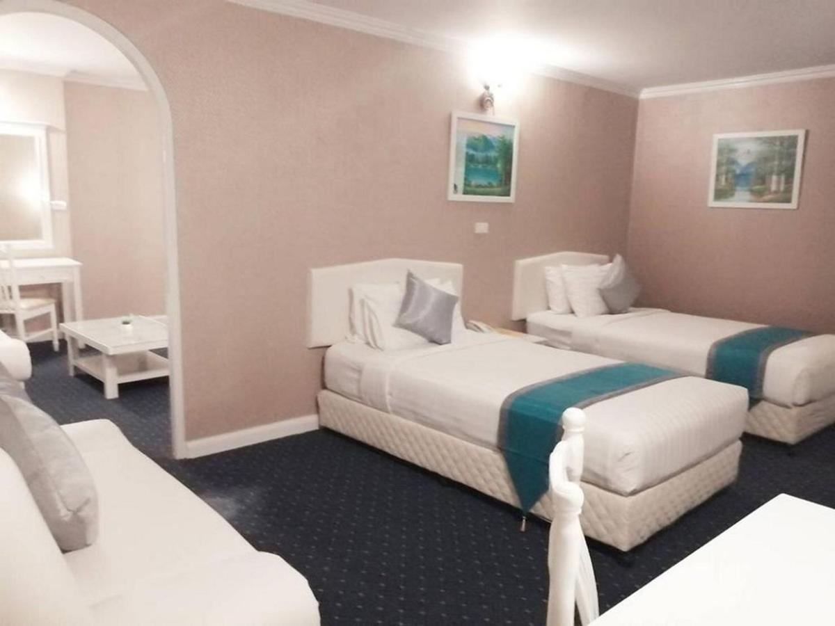Bay Srinakarin Hotel 4*