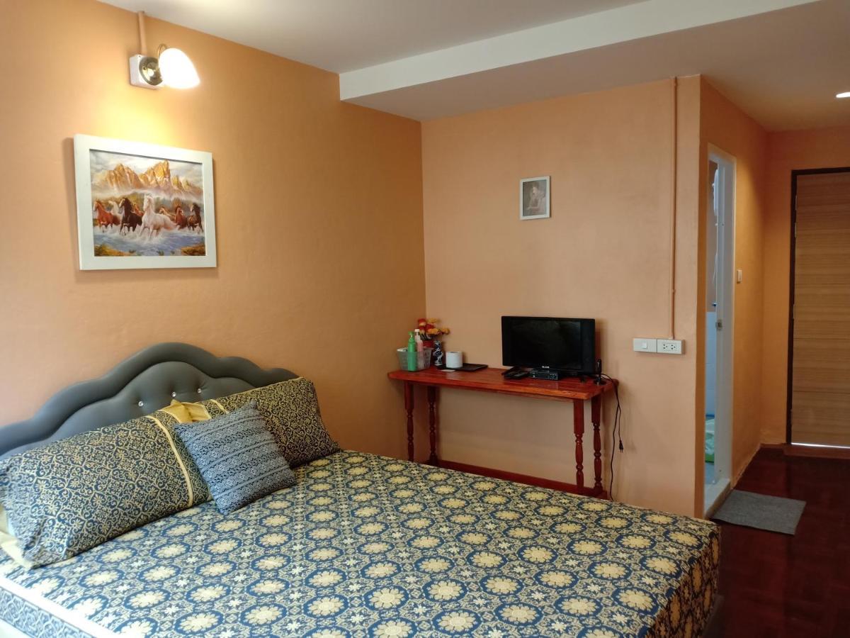 Santo House 2*