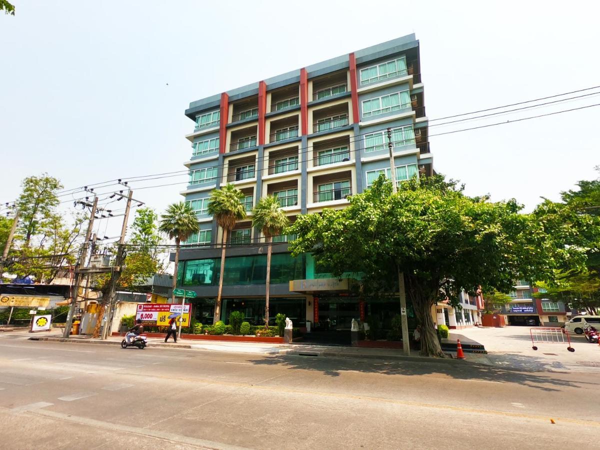 101 Holiday Hotel