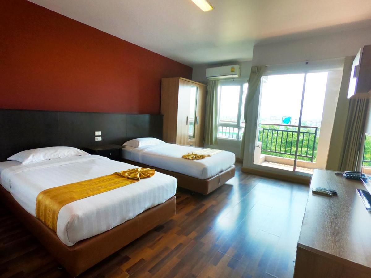 Hotel 101 Holiday 3*