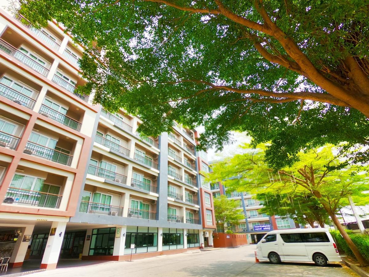 101 Holiday Hotel