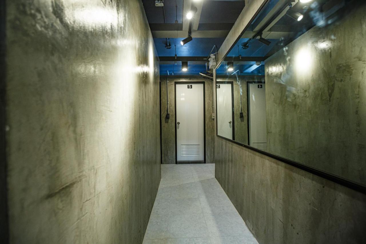 Episode 11 Hostel *