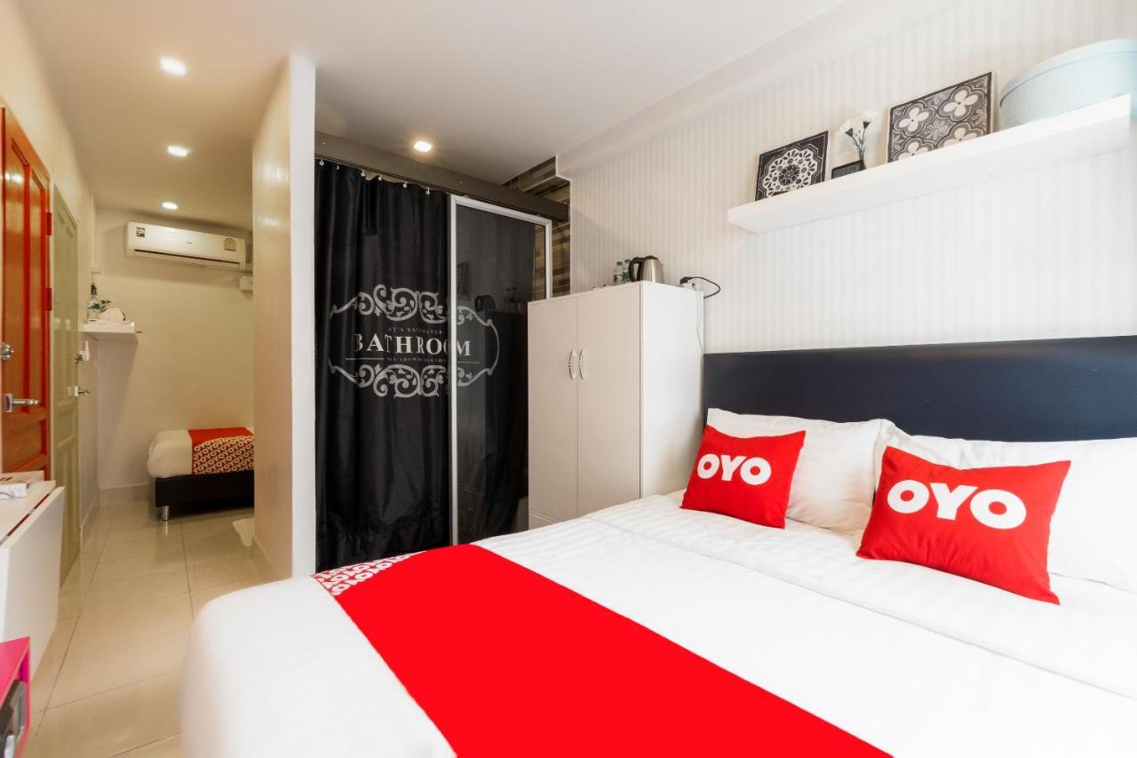 Oyo 960 The Urban Age Deluxe Hotel
