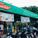 Small Space Cafe & Hostel