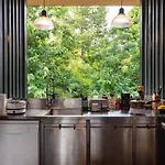 Baan 75, Sukhumvit 42