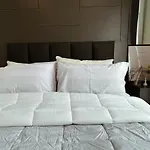 Luxurious Downtown Condo W/Train Access